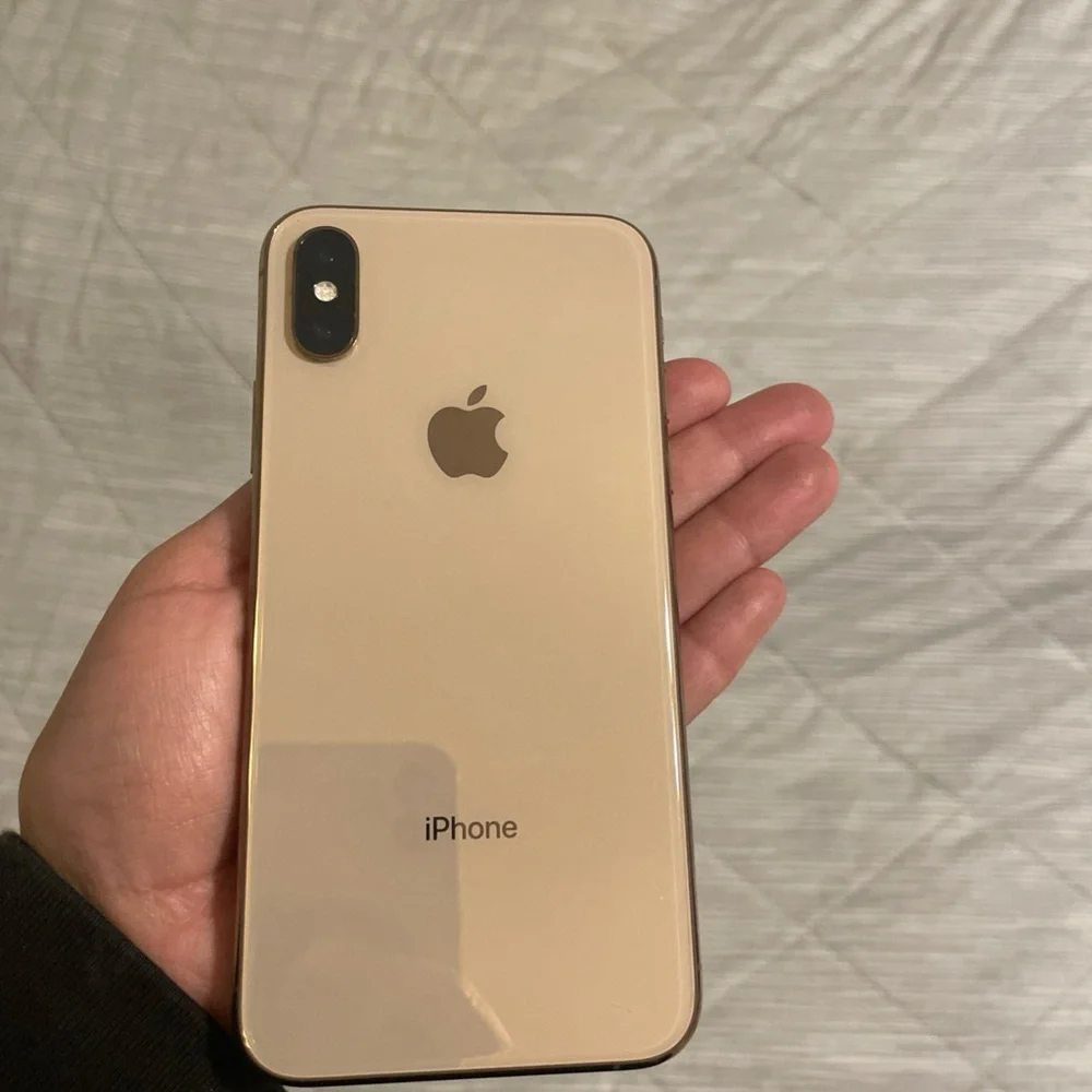 Apple iPhone in Luxurious Gold